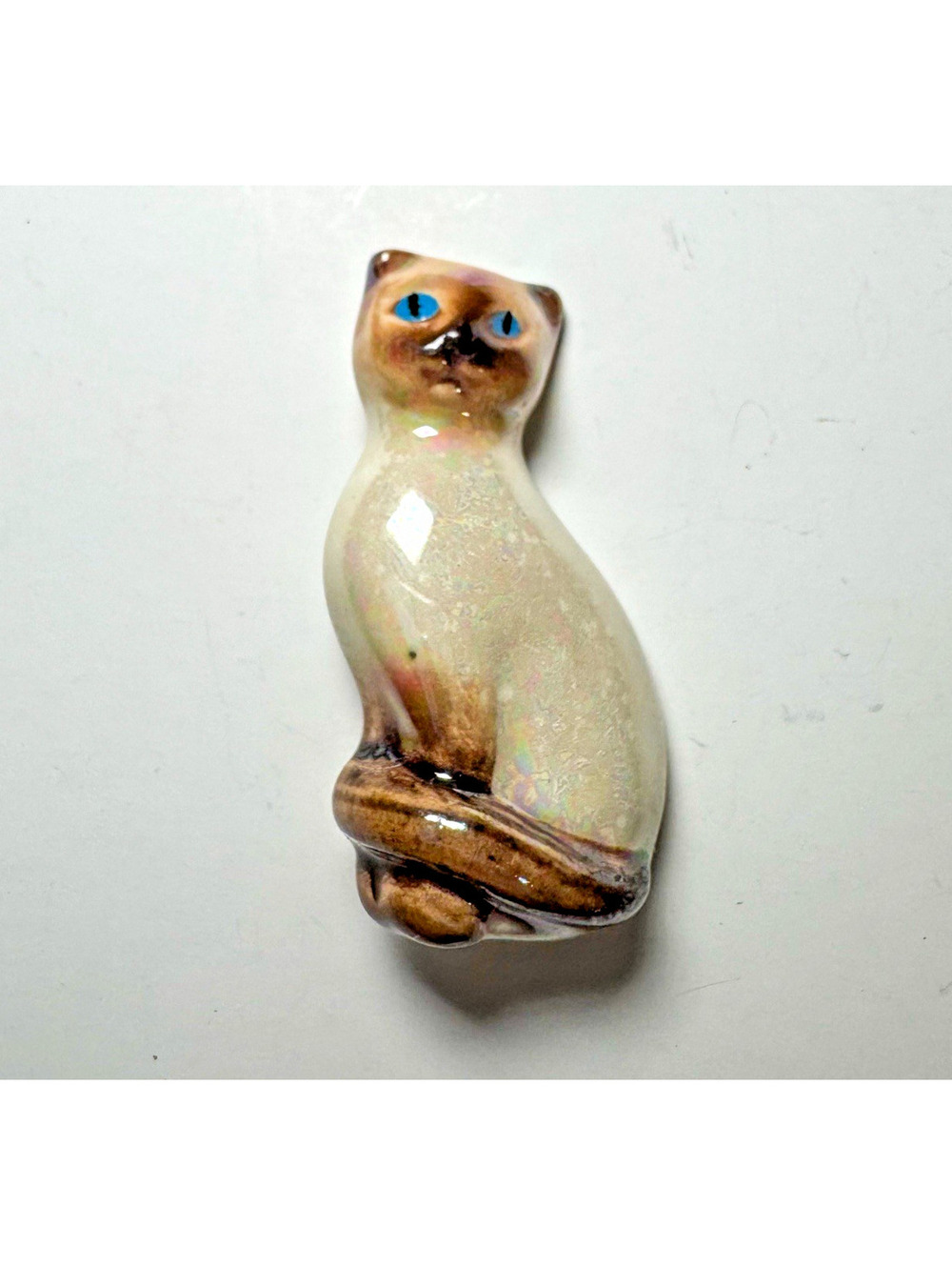 Vintage Avon Glossy Siamese Cat Brooch Blue Eyes Pearlized Kitty Pin